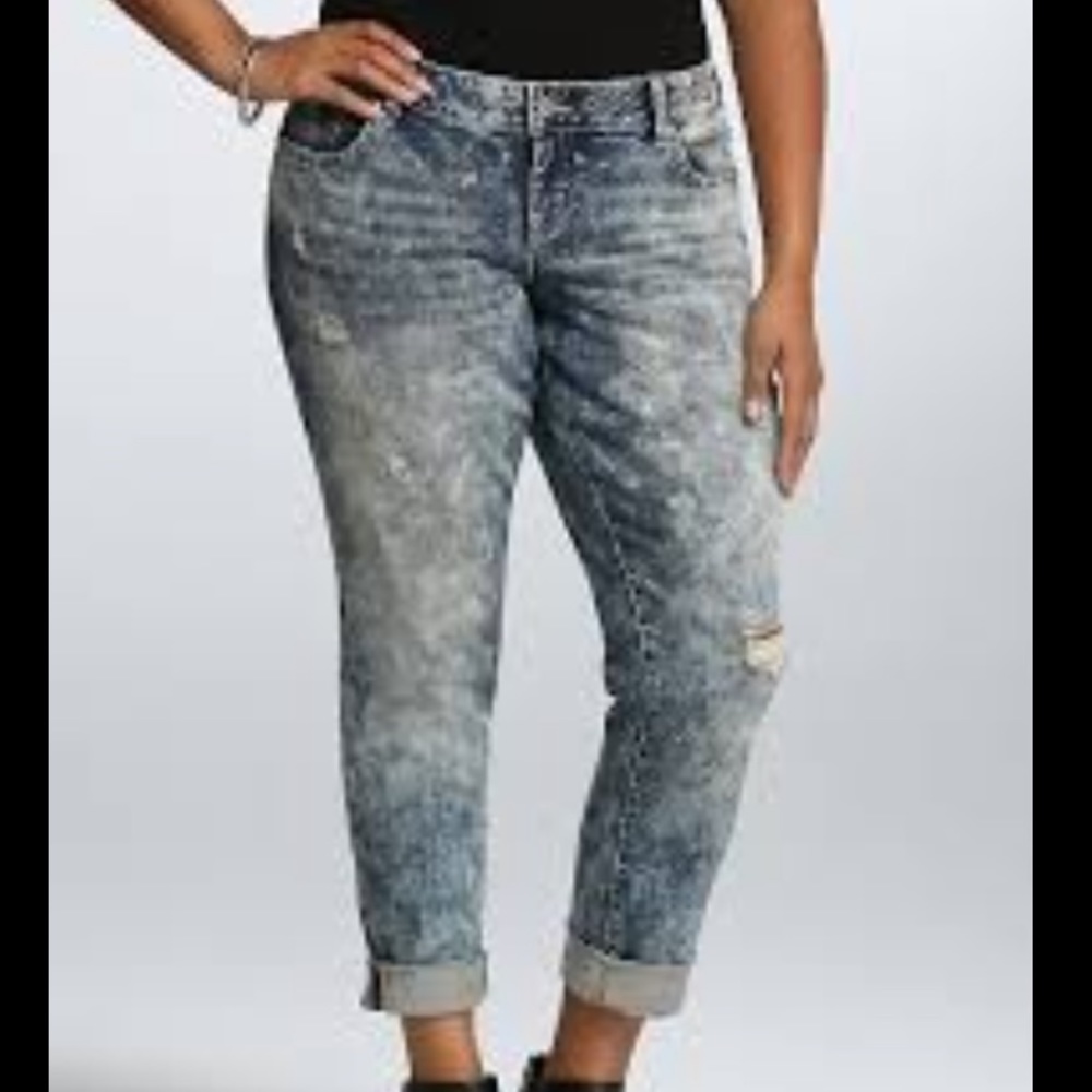 TORRID BOYFRIEND JEAN ACID WASH WITH DESTRUCTION Sz 22 & 24